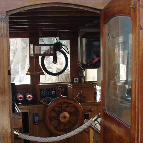 Bateau Belem de la fondation Belem sur le port et la mer