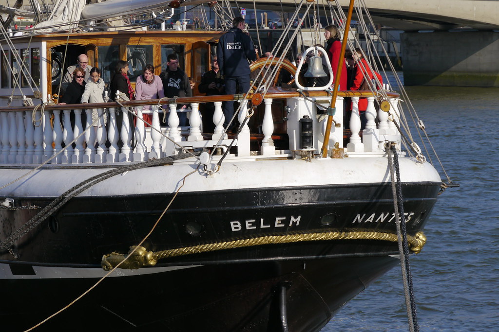 Bateau Belem de la fondation Belem sur le port et la mer